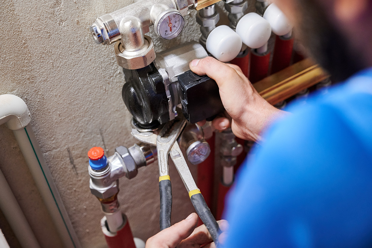 Démoussage de toit Bagnères-de-Bigorre, Démoussage de toit Tarbes, Dépannage plomberie Bagnères-de-Bigorre, Dépannage plomberie Tarbes, Plombier Bagnères-de-Bigorre, Plombier Tarbes, Ramonage Bagnères-de-Bigorre, Ramonage Tarbes, Rénovation salle de bain Bagnères-de-Bigorre, Rénovation salle de bain Tarbes